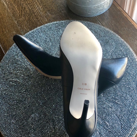 Cole Haan Signature Vesta Pump - Picture 4 of 5